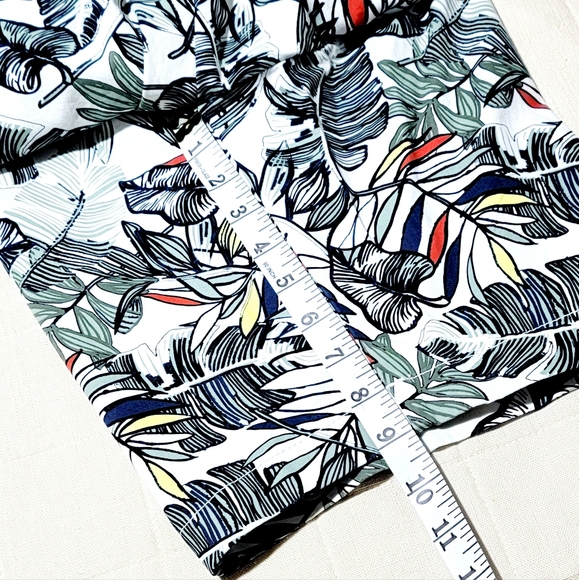 Tommy Hilfiger Tropical Hawaiian Leaf Print Chino Shorts - Picture 9 of 12